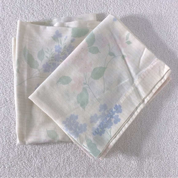 Vintage Floral Pastel Pillowcases x2 - Picture 2 of 14